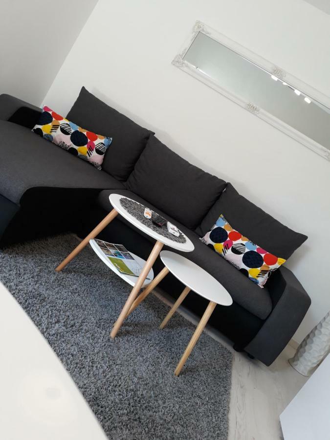 Dajven Hotel Pula Buitenkant foto